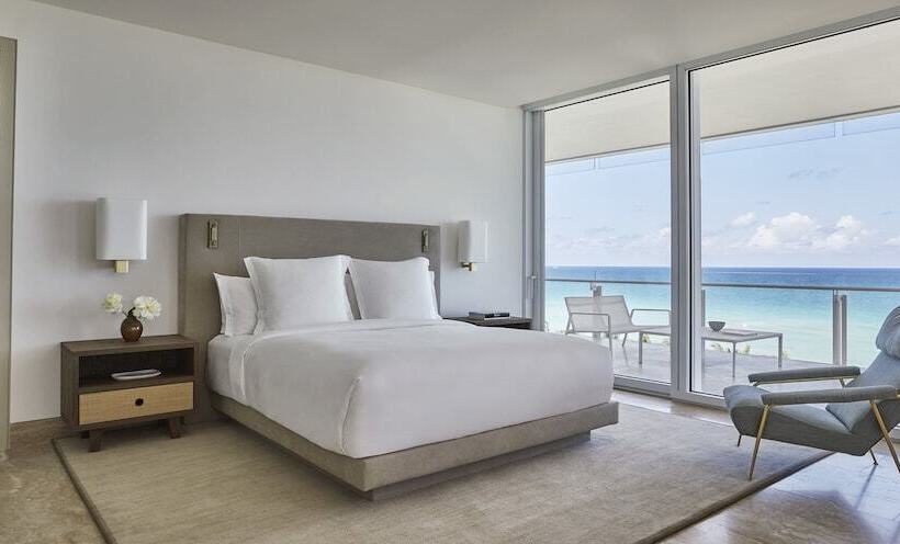 Люкс 2 Спальни, Four Seasons Hotel At The Surf Club