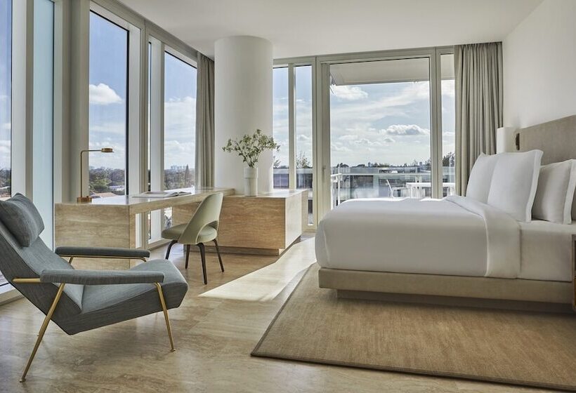 جناح كلوب, Four Seasons Hotel At The Surf Club