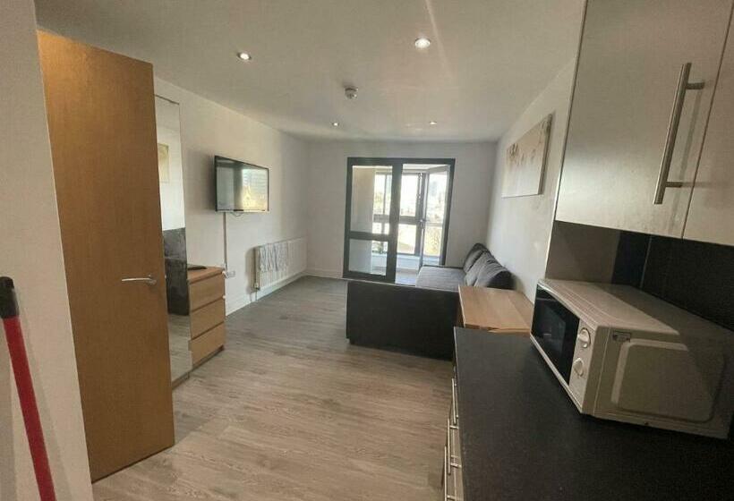 침실 3개 아파트, Ilford Tower Apartments