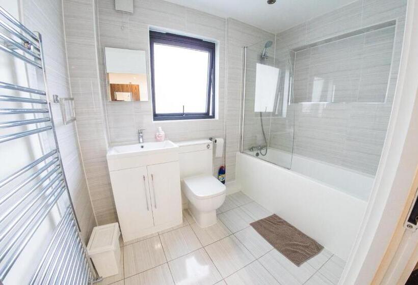 Номер Стандарт, Ilford Tower Apartments
