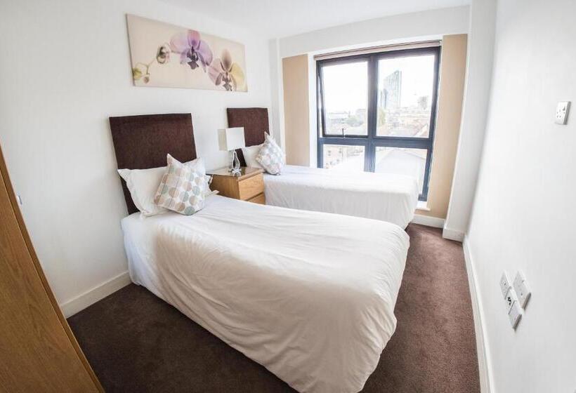 شقة غرفة واحدة, Ilford Tower Apartments