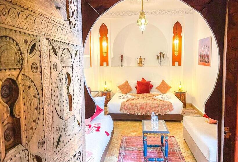 اتاق لوکس سه تخته, Riad Des Lys