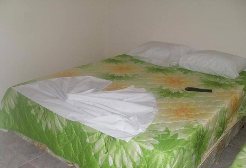 חדר סטנדרט לשלושה, Estação Da Fé