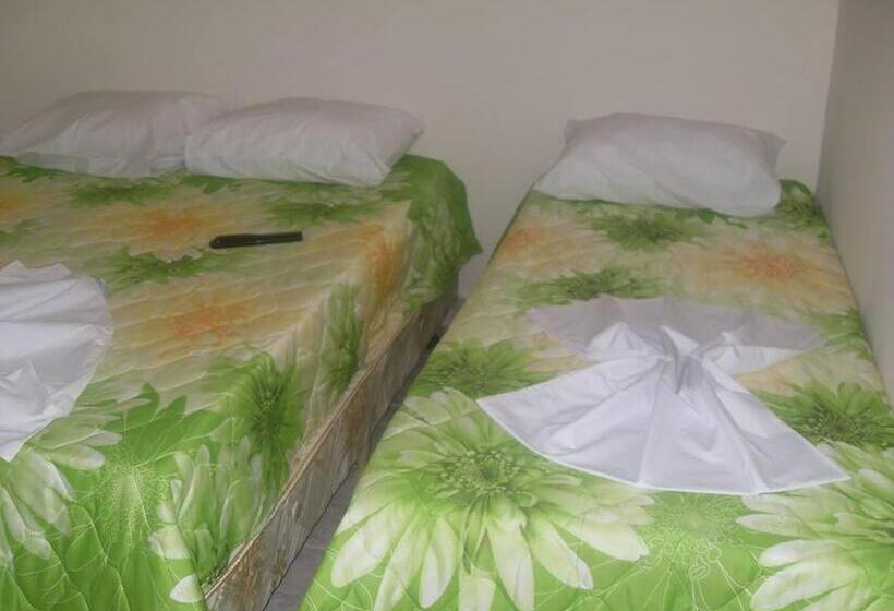 חדר סטנדרט לשלושה, Estação Da Fé