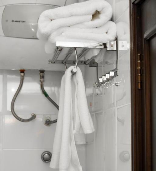 חדר דלוקס, Mj Grand