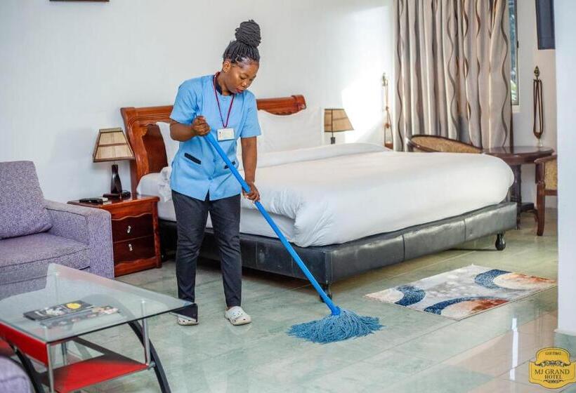 סוויטת ג'וניור, Mj Grand