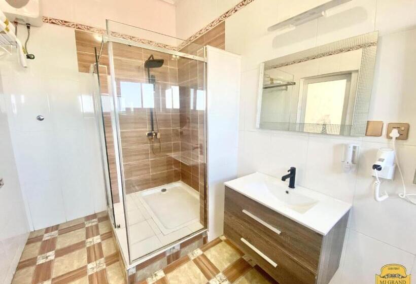 סוויטה אקזקיוטיב, Mj Grand