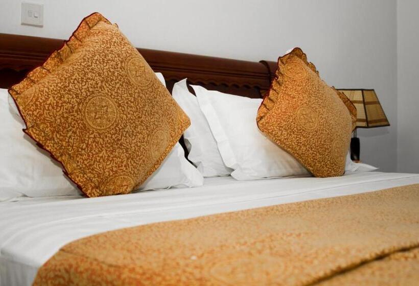 דירת חדר, Mj Grand