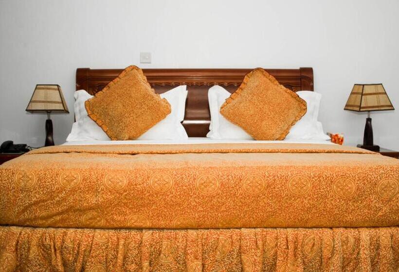 דירת חדר, Mj Grand