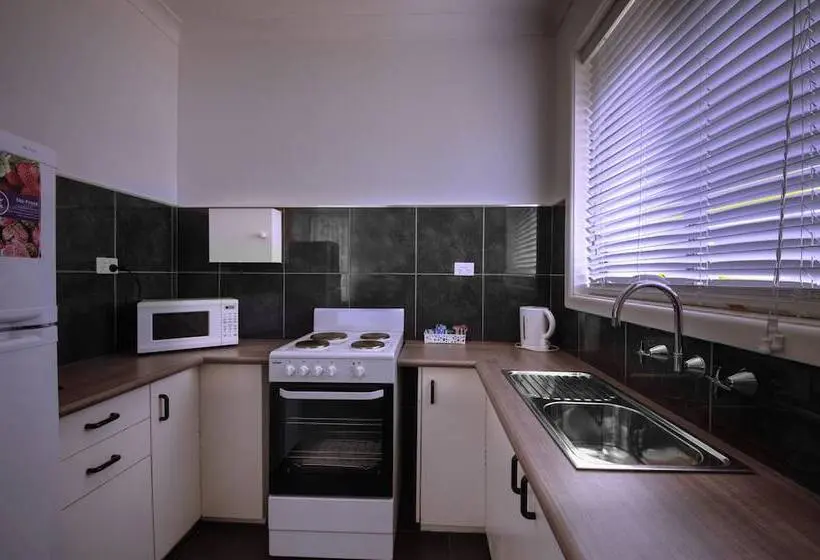 Perhestudio, Tuncurry Motor Lodge
