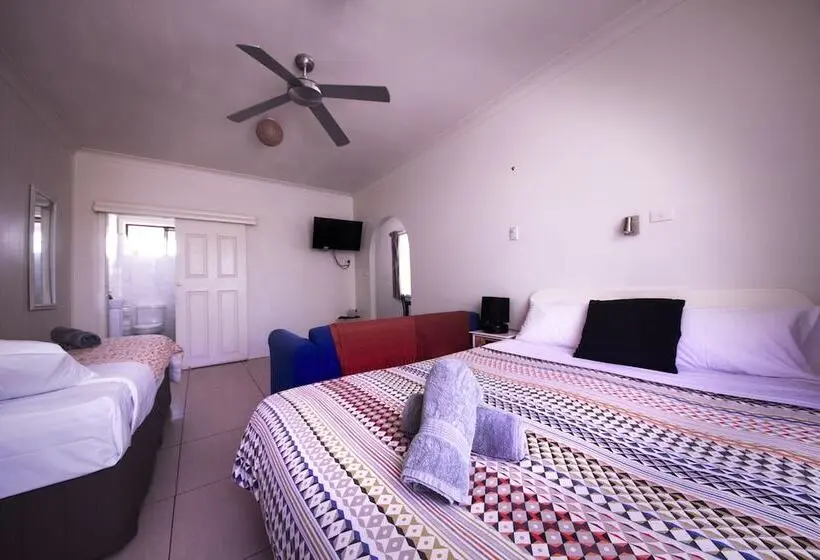 Perhestudio, Tuncurry Motor Lodge