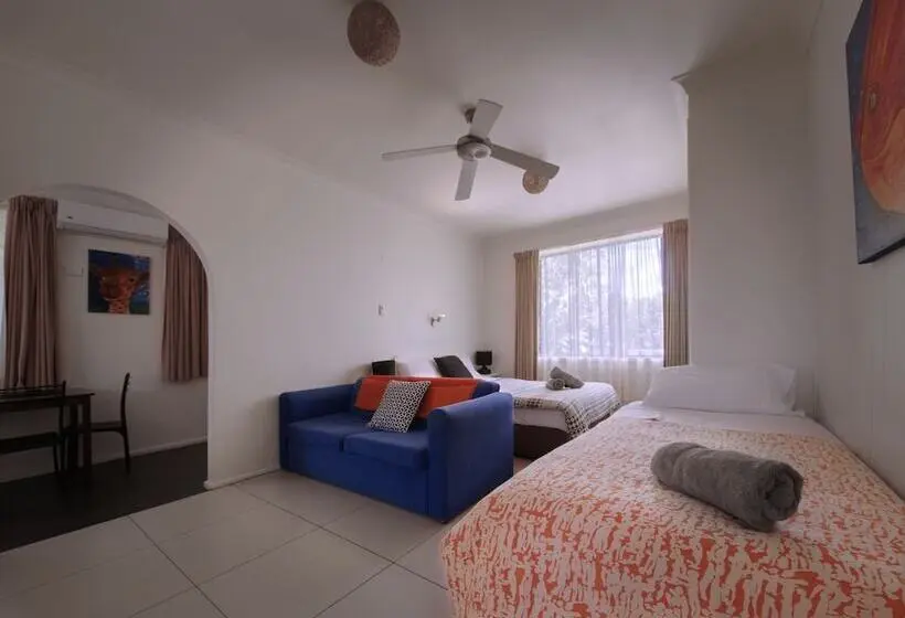 Perhestudio, Tuncurry Motor Lodge
