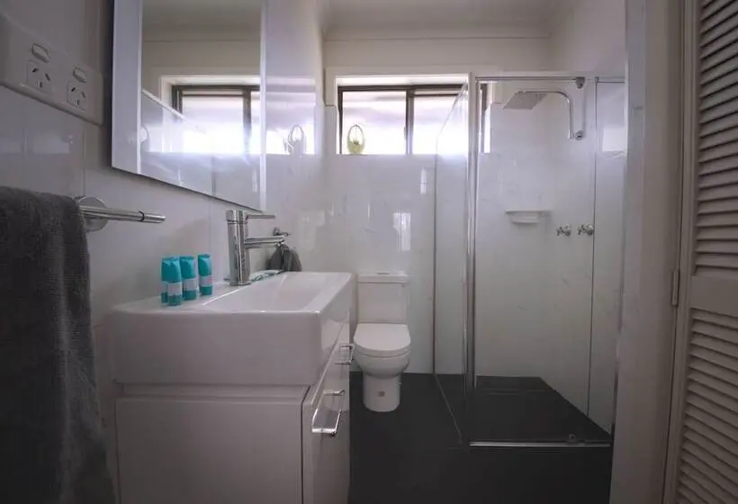 Perhestudio, Tuncurry Motor Lodge