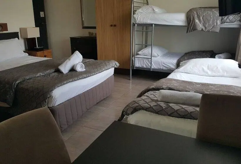 Perhehuone, Tuncurry Motor Lodge