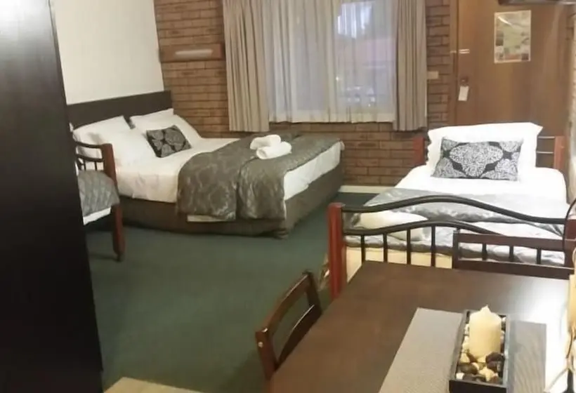 Perhehuone, Tuncurry Motor Lodge