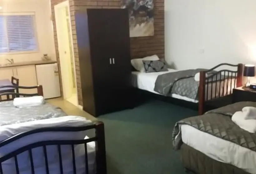 Perhehuone, Tuncurry Motor Lodge