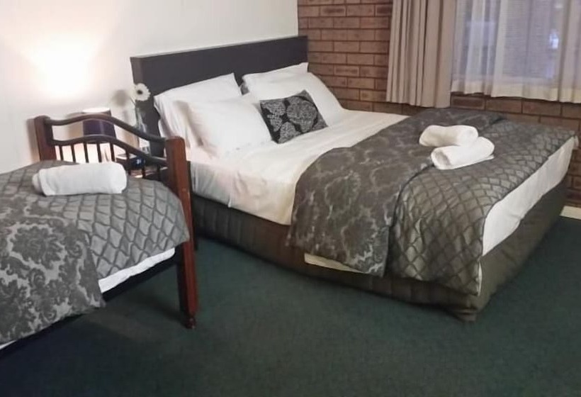 חדר משפחתי, Tuncurry Motor Lodge