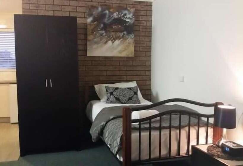 חדר משפחתי, Tuncurry Motor Lodge