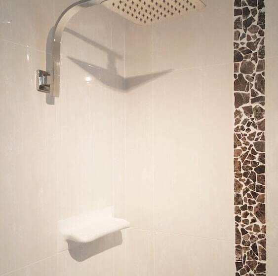 חדר משפחתי, Tuncurry Motor Lodge