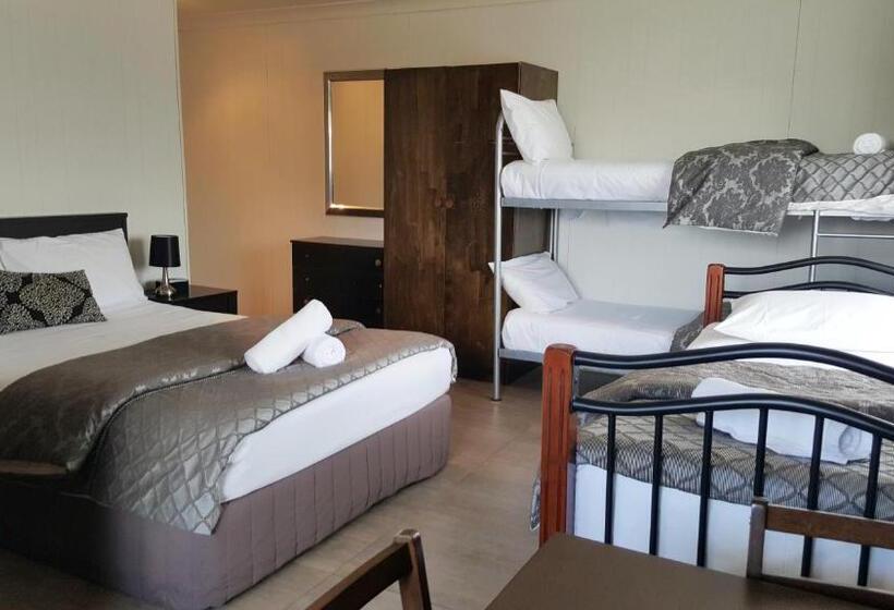 חדר משפחתי, Tuncurry Motor Lodge