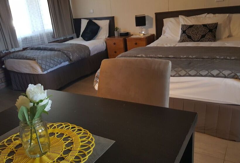 חדר משפחתי, Tuncurry Motor Lodge