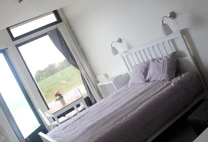 Perhehuone, Fenix Inn