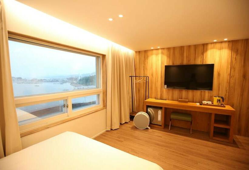 חדר דלוקס נוף לים, Am Ort