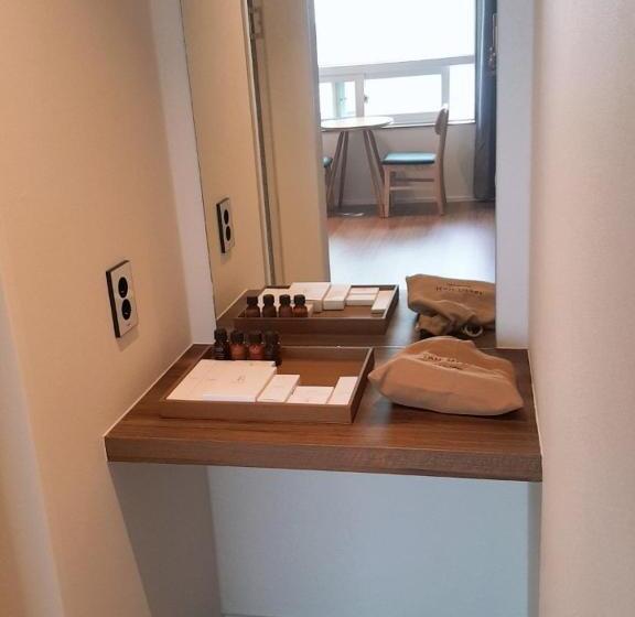 חדר דלוקס נוף לים, Am Ort