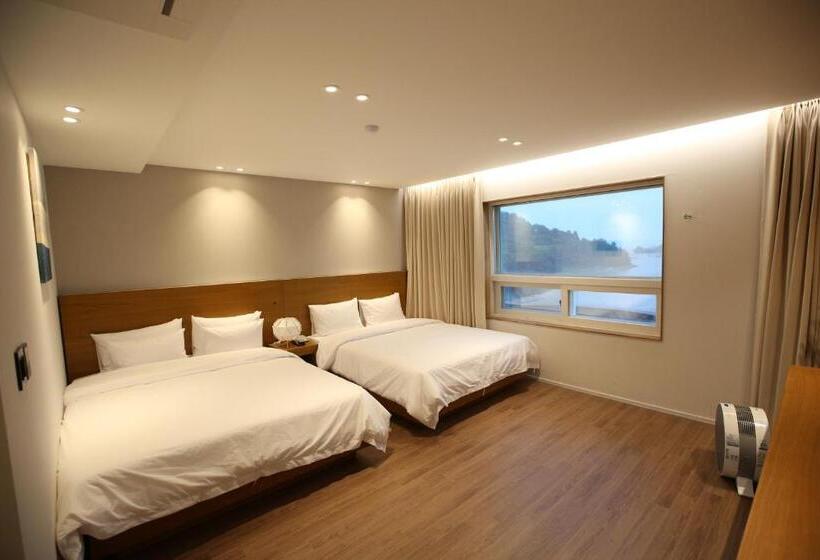 חדר דלוקס נוף לים, Am Ort