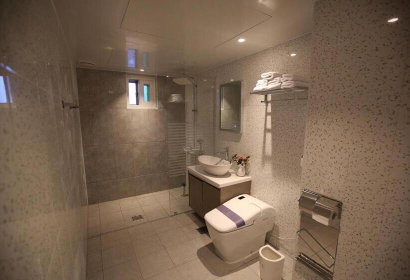 Family Suite, Am Ort