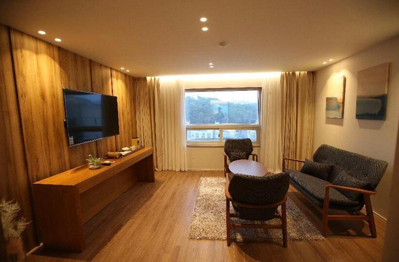 סוויטה משפחתית, Am Ort