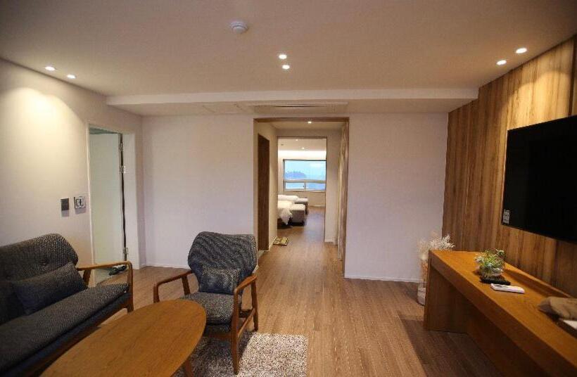 Family Suite, Am Ort