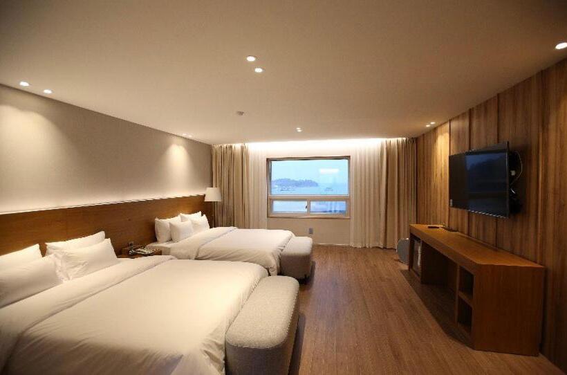 סוויטה משפחתית, Am Ort