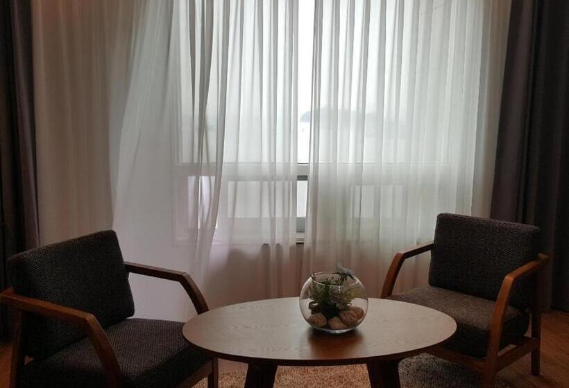 סוויטה משפחתית, Am Ort