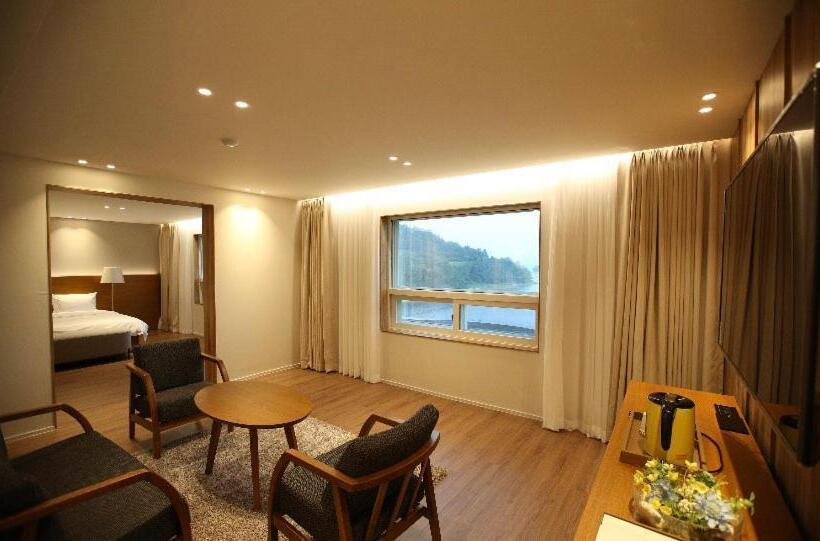 סוויטה משפחתית, Am Ort