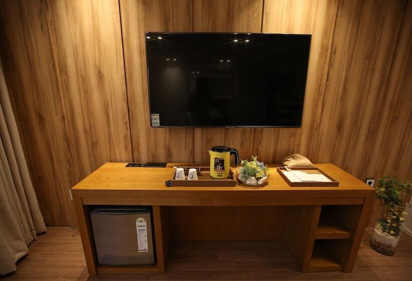 חדר דלוקס נוף לים, Am Ort