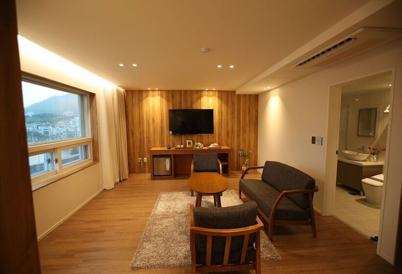 סוויטה משפחתית, Am Ort