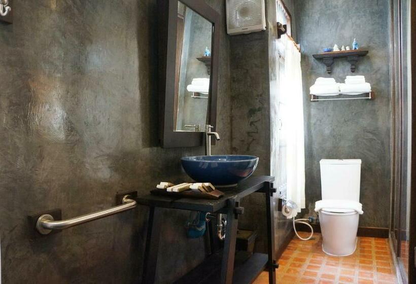 חדר דלוקס, Ban Chang Tong