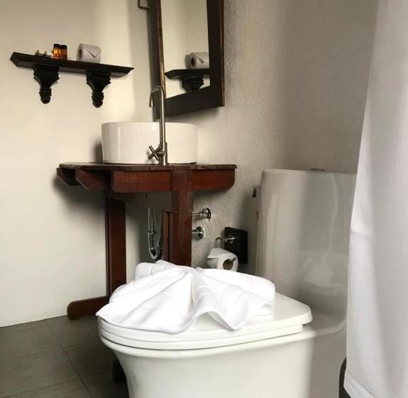 סוויטת ג'וניור, Ban Chang Tong