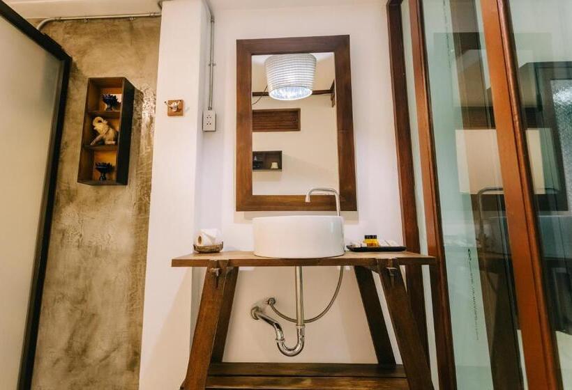 סוויטת ג'וניור, Ban Chang Tong