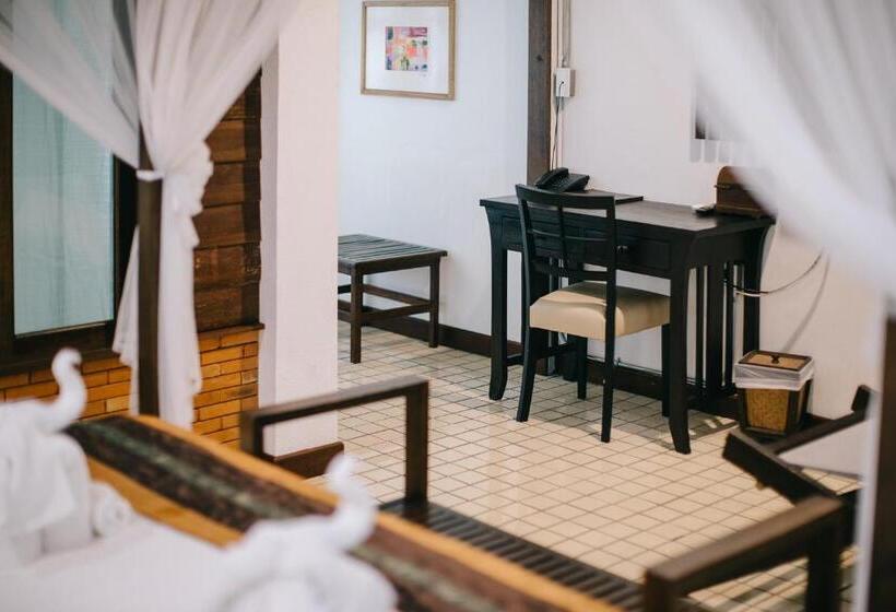 סוויטת ג'וניור, Ban Chang Tong