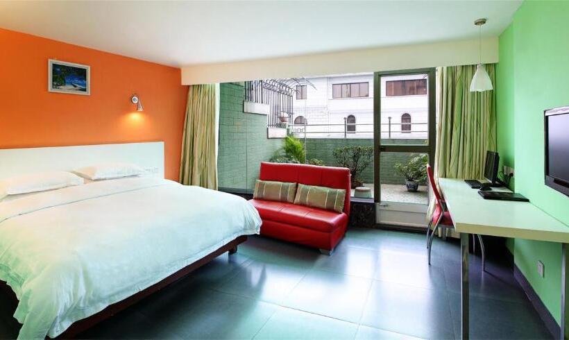 חדר סטנדרט עם מרפסת, Ln White House