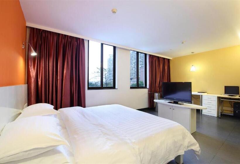 חדר משפחתי, Ln White House