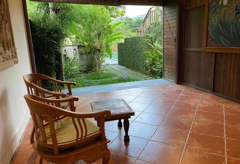 חדר סטנדרט נוף לבריכה, Sawah Indah Villa