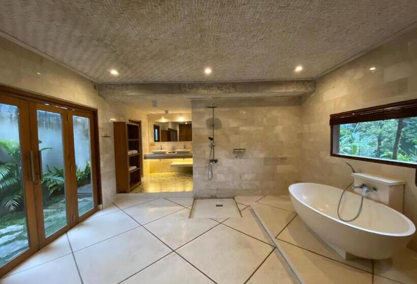 בונגלו משפחתי, Sawah Indah Villa