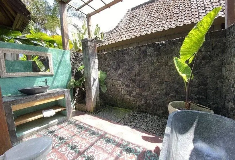 Perhehuone, Sawah Indah Villa