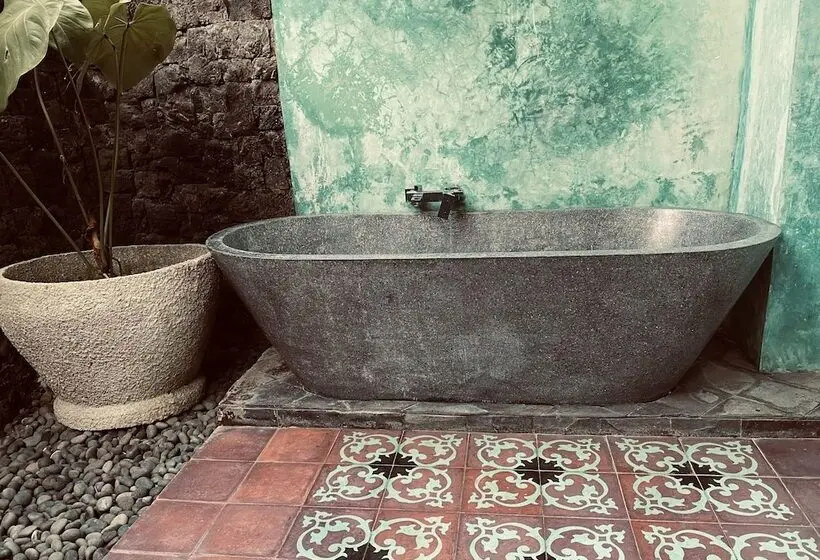 Perhehuone, Sawah Indah Villa