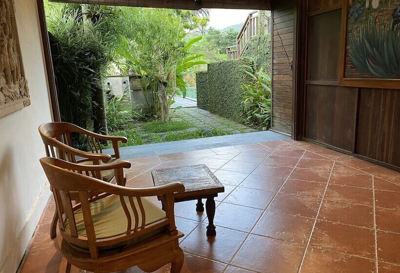 Номер Стандарт Вид на Бассейн, Sawah Indah Villa