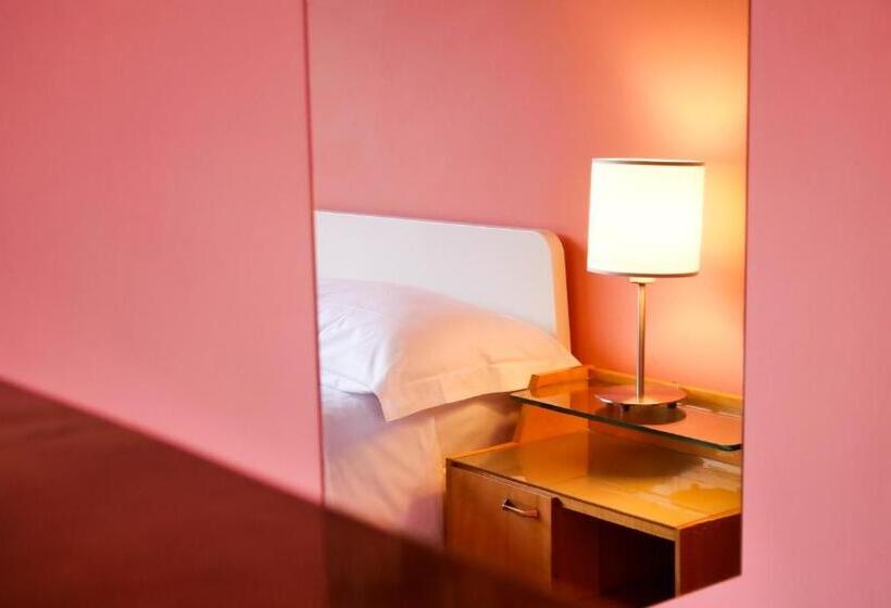 اتاق سوپریور چهار تخته, Victoria Royal Garden