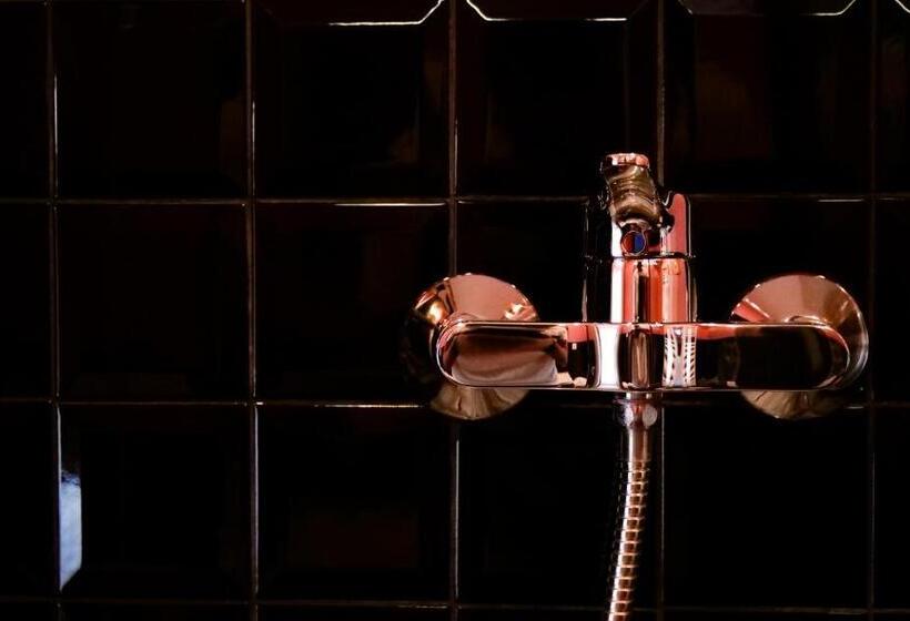 اتاق سوپریور چهار تخته, Victoria Royal Garden